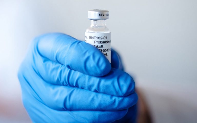 Βρετανία: Εγκρίθηκε το εμβόλιο των Pfizer και BioNTech