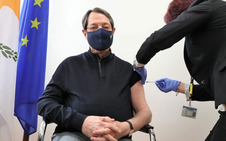 Εμβολιάστηκε ο Ν. Αναστασιάδης: «Δώρο ζωής» το εμβόλιο