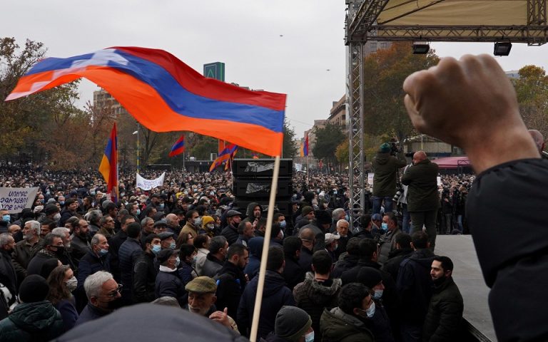 Ογκώδης διαδήλωση κατά του πρωθυπουργού της Αρμενίας