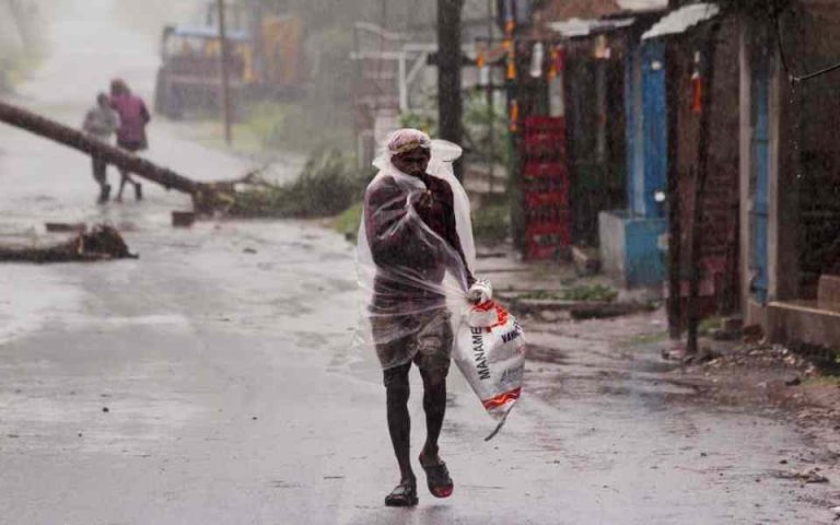 Ινδία: Προειδοποίηση ενόψει του κυκλώνα Μπουρεβί