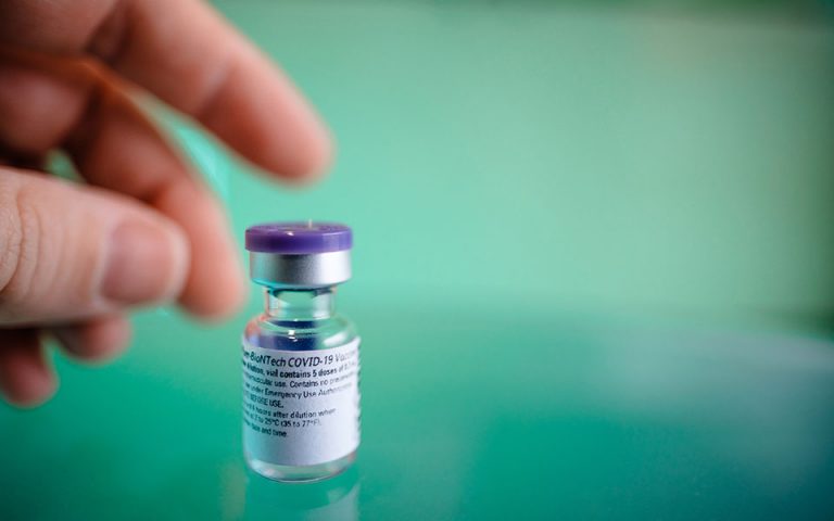 Κομισιόν: Συμφωνία για 200 εκατ. δόσεις του εμβολίου της Novavax
