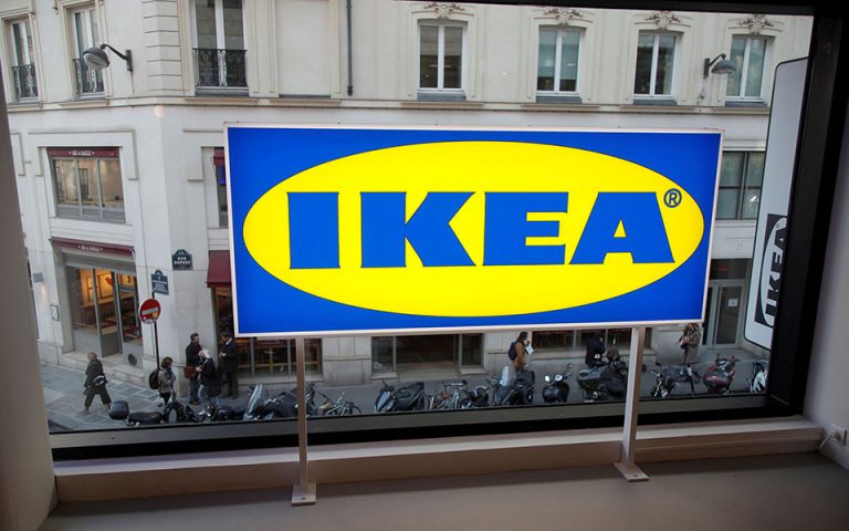 H IKEA σταματά την έκδοση του έντυπου καταλόγου της