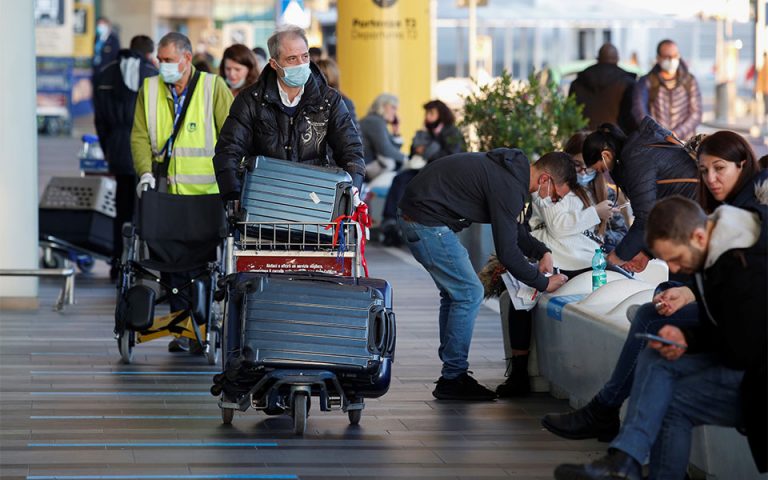 Ιταλία: «Υψηλό ιικό φορτίο» έχει η επιβάτης που βρέθηκε θετική στη μετάλλαξη