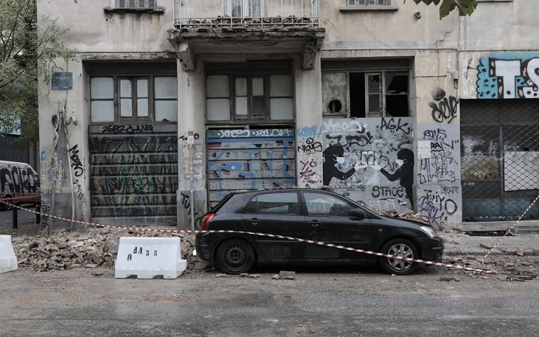 Προβλήματα από την κακοκαιρία στην Αττική – Ποιοι δρόμοι έκλεισαν
