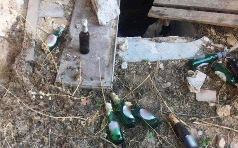 Εξάρχεια: Βόμβες μολότοφ βρέθηκαν σε εγκαταλελειμμένο κτίριο