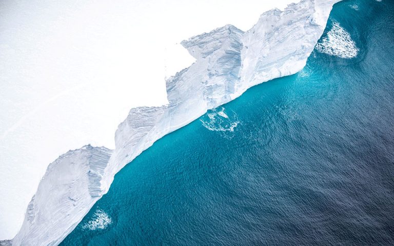 Το μεγαλύτερο παγόβουνο στον κόσμο «απειλεί» νησί στον Νότιο Ατλαντικό