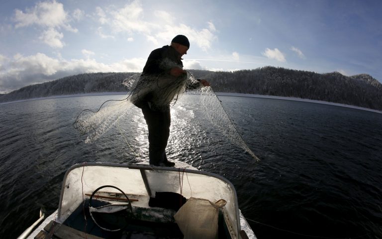 Ρωσία: 17 αγνοούμενοι μετά τη βύθιση αλιευτικού