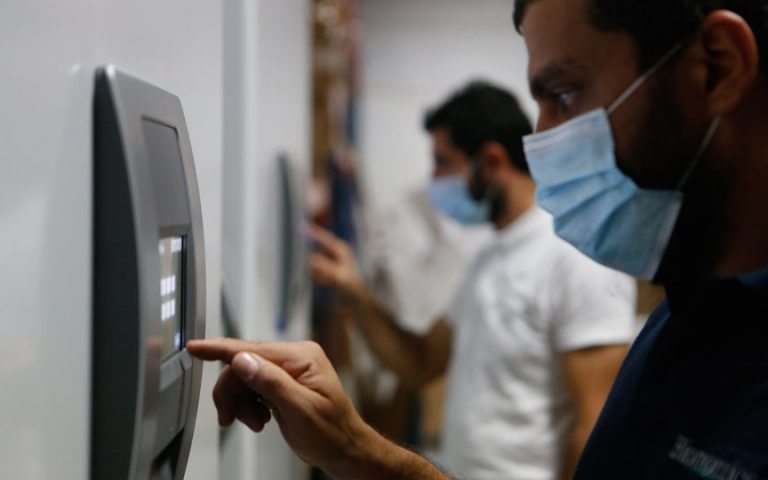 Κύπρος: Παρελήφθησαν τα ψυγεία αποθήκευσης των εμβολίων