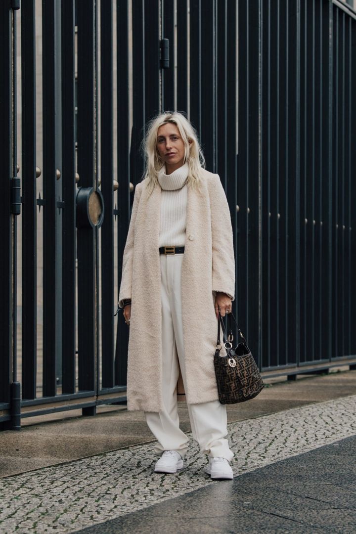 Λευκό παντελόνι τον χειμώνα; Πώς να το φορέσετε σύμφωνα με τη Vogue-5
