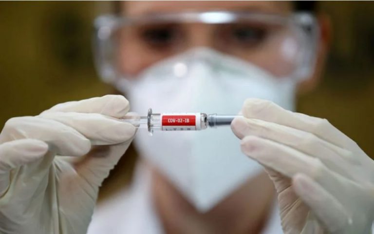 AstraZeneca: Αποτελεσματικό το εμβόλιο στους άνω των 65 ετών