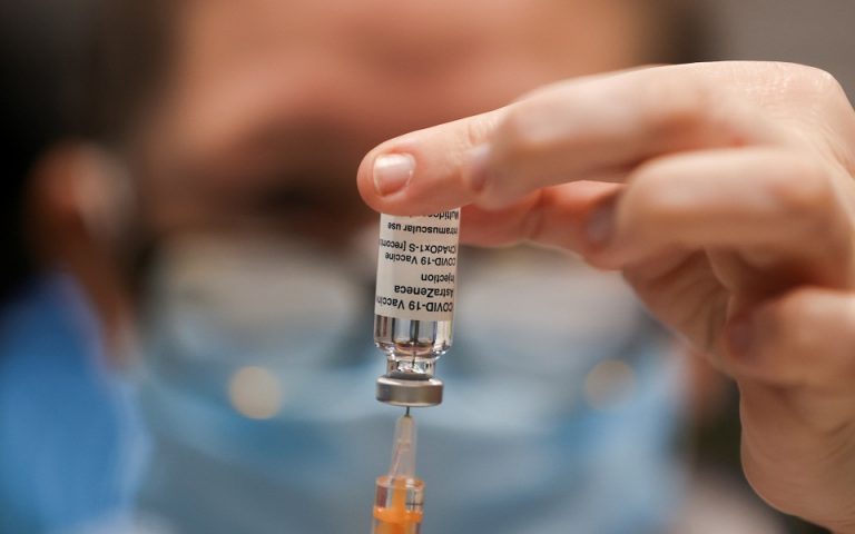 Δέσμευση AstraZeneca για άλλα 9 εκατ. εμβόλια στην ΕΕ