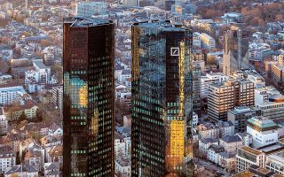 Το 60% των γερμανικών τραπεζών είχε αρχίσει από τα τέλη του 2019 να επιβάλλει αρνητικά επιτόκια στους λογαριασμούς επιχειρήσεων, ενώ πάνω από το 20% έκανε το ίδιο και στις μεγάλες καταθέσεις ιδιωτών.