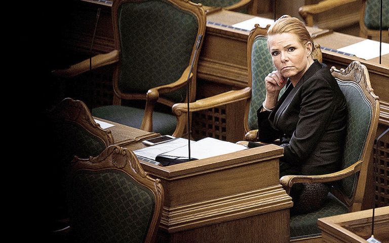 Δανία: Παραπομπή πρώην υπουργού Μετανάστευσης