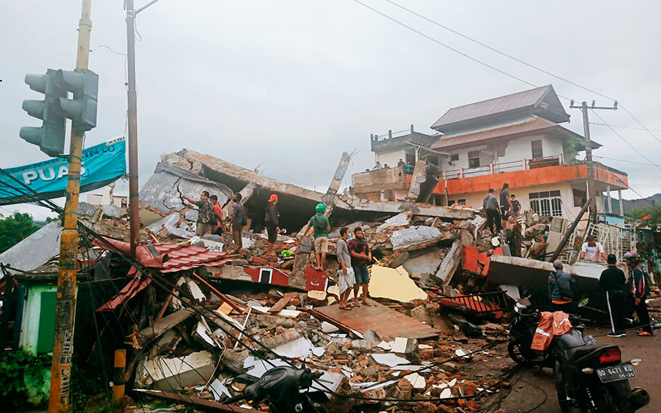 Ινδονησία: Ισχυρός σεισμός με δεκάδες νεκρούς και τραυματίες | Η ΚΑΘΗΜΕΡΙΝΗ