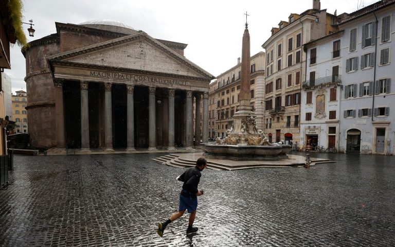 Ιταλία: Η Ρώμη κατηγορεί τις περιφέρειες για καθυστερήσεις με τα εμβόλια