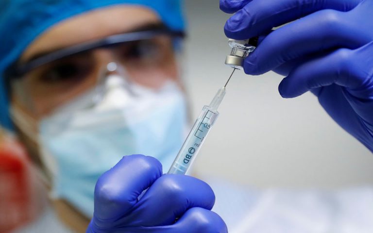 Ισπανία: Ξεκίνησε η χορήγηση της δεύτερης δόσης του εμβολίου