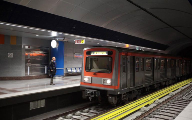Ξυλοδαρμός στο Μετρό: Συνέχισαν ατάραχοι το δρομολόγιό τους μετά την ενέδρα στον σταθμάρχη