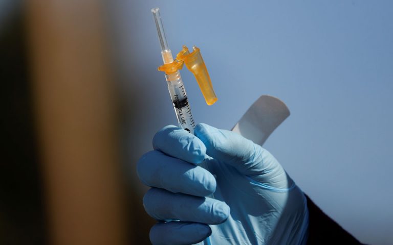 Έφτασαν στην Ελλάδα οι πρώτες δόσεις του εμβολίου της Moderna