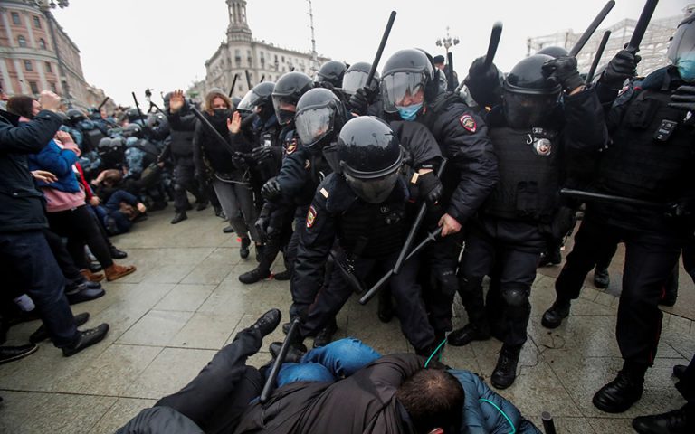 Πάνω από 2.000 οι συλλήψεις στις διαδηλώσεις υπέρ Ναβάλνι