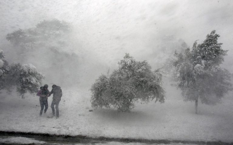Χιόνια και τσουχτερό κρύο στη βόρεια Ελλάδα