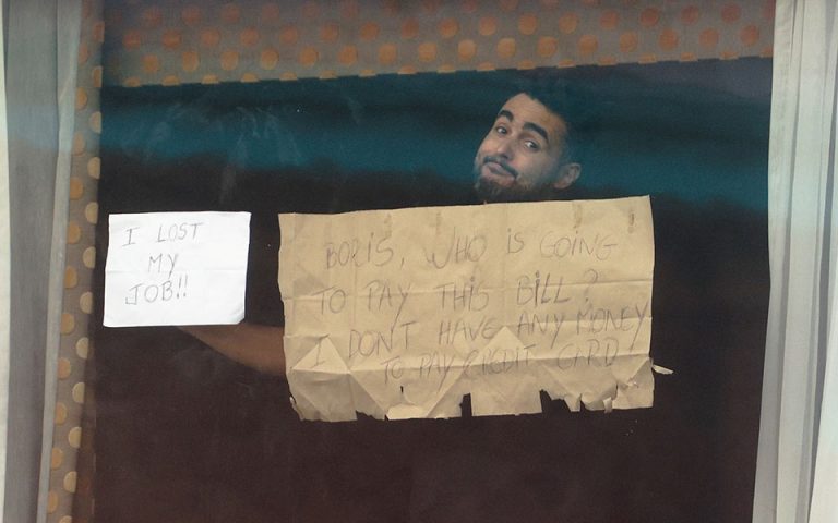 Βρετανία: Τα δωμάτια στα ξενοδοχεία καραντίνας «είναι σαν φυλακή» (εικόνες)