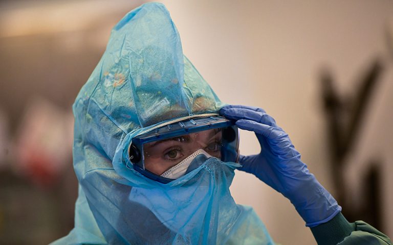 Προβληματίζουν οι αρνητές υγειονομικοί  – «Δεν μπορεί να τους υποχρεώσει κανείς να εμβολιαστούν»