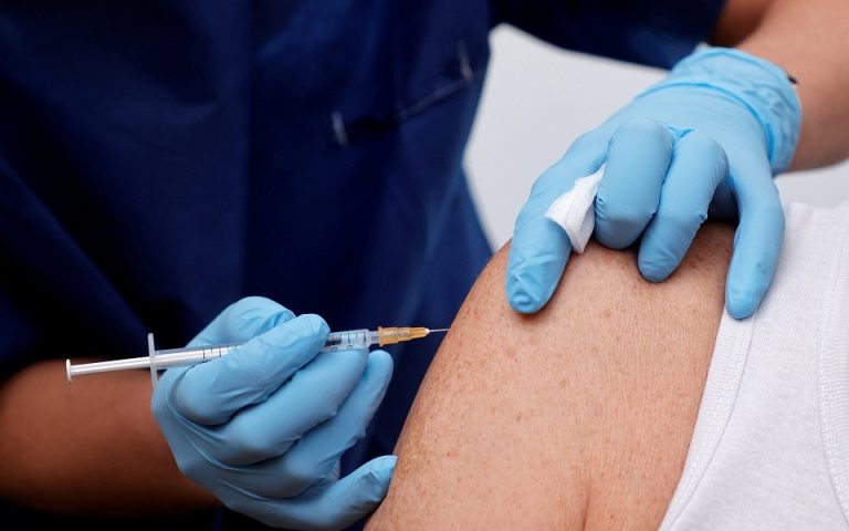 BioNTech: Απαραίτητη ίσως και τρίτη δόση του εμβολίου