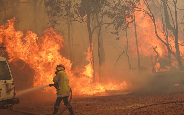 Καταστροφές σε δεκάδες σπίτια από τις πυρκαγιές στην Αυστραλία
