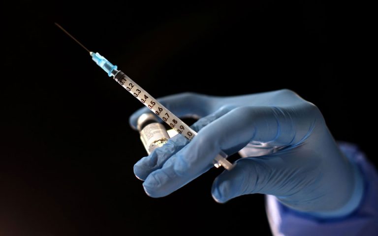 Η Βρετανία ξεπέρασε τους 15 εκατ. εμβολιασμούς