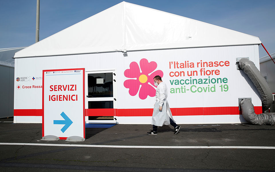 ιταλία-από-το-πάσχα-θα-εμβολιάζονται-561257299