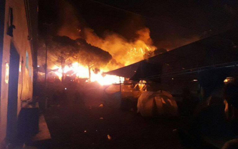 Τραγωδία σε hotspot στη Θήβα: Νεκρό προσφυγόπουλο από πυρκαγιά