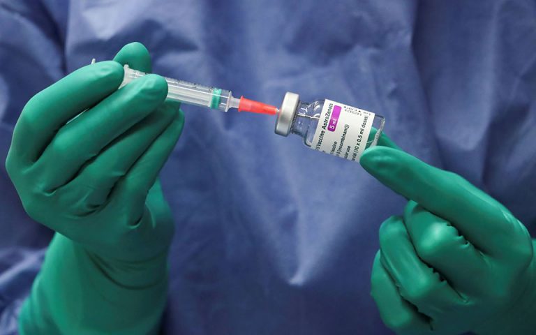 Ηλ. Μόσιαλος για AstraΖeneca: Συνέχιση εμβολιασμών «δείχνει» o ΕΜΑ