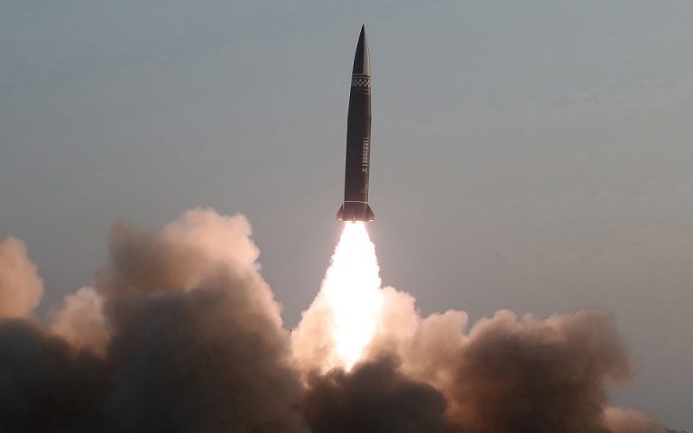 Βόρεια Κορέα: Εκτόξευση κατευθυνόμενου πυραύλου με κινητήρα στερεού καυσίμου
