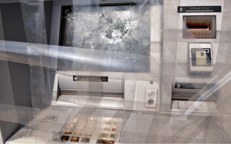 Εμπρησμοί σε ΑΤΜ τραπεζών σε Αιγάλεω και Βριλήσσια