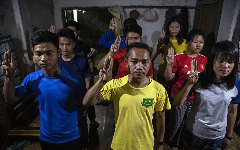 Οι «αντιφρονούντες» αστυνομικοί της Μιανμάρ