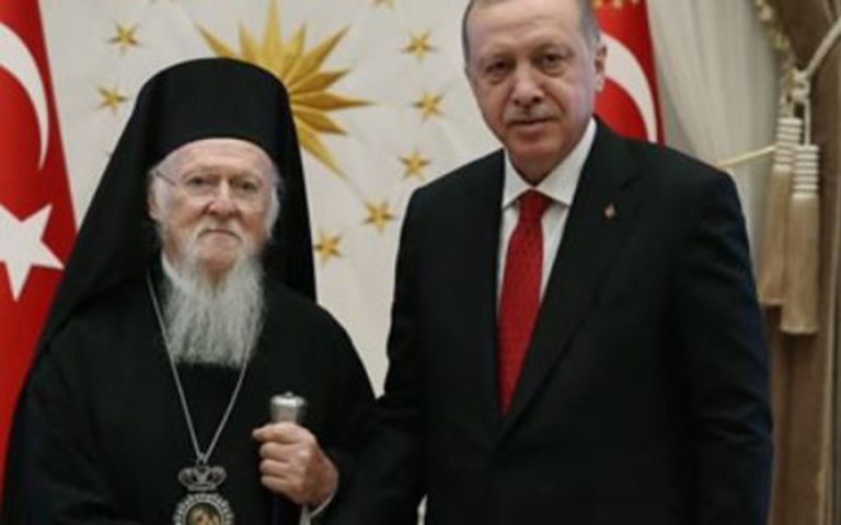 Συνάντηση και συμβολικό δώρο Ερντογάν στον Οικουμενικό Πατριάρχη