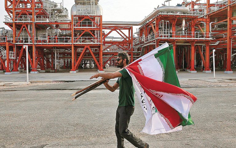 Το Ιράν αυξάνει τις εξαγωγές «μαύρου χρυσού» και βλέπει χαλάρωση εμπάργκο