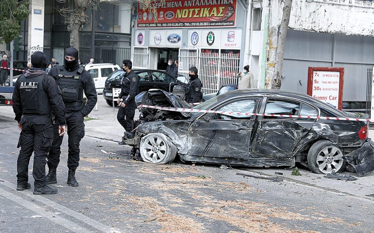 Καταδίωξη κλεμμένου Ι.Χ. με τραυματίες στο κέντρο της Αθήνας