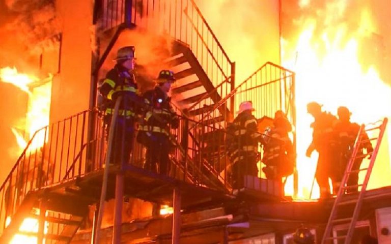 Αγνοούμενοι από πυρκαγιά σε οίκο ευγηρίας στη Νέα Υόρκη (βίντεο)