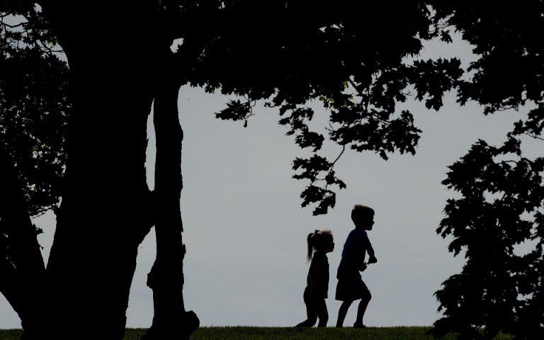 Βρετανία: Ανησυχία από τα μακροχρόνια συμπτώματα Covid στα παιδιά
