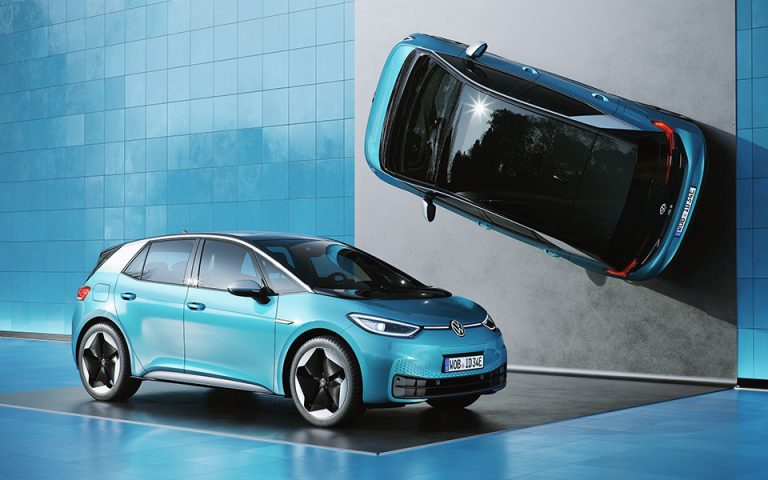 H Volkswagen επενδύει στην ηλεκτροκίνηση και κερδίζει