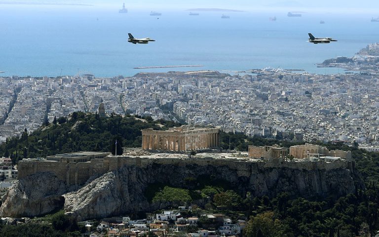 Εικόνες από τις δοκιμαστικές πτήσεις μαχητικών στην Αθήνα