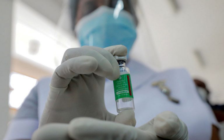 ΕΟΦ: Διαψεύδει απόσυρση παρτίδας εμβολίων της AstraZeneca