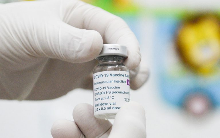 Απόθεμα εμβολίων της AstraZeneca «χτίζει» ο Λευκός Οίκος
