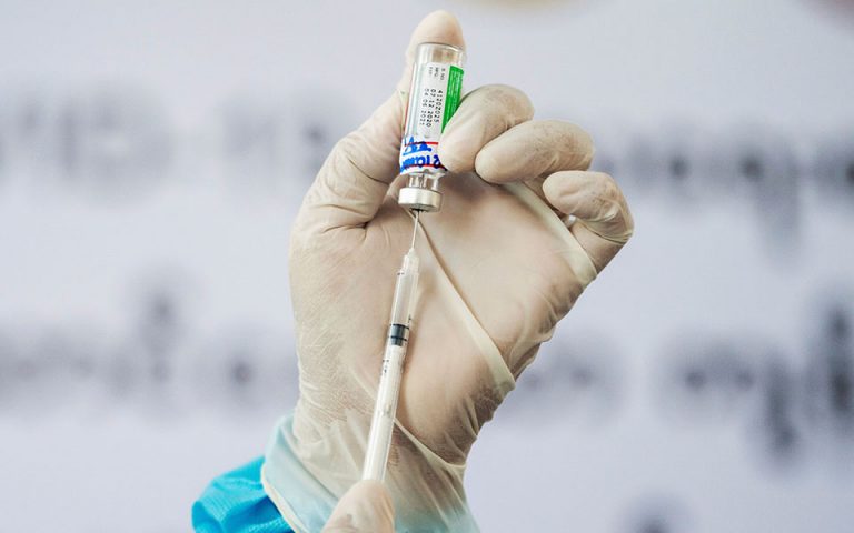 «Πράσινο φως» για το εμβόλιο της AstraZeneca και στους άνω των 65