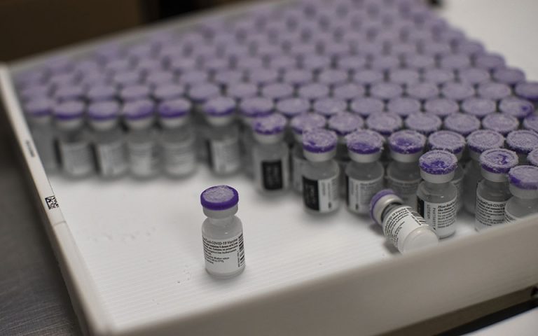 Βρετανικές πηγές λένε ότι η συμφωνία με την ΕΕ για παραλαβή εμβολίων πλησιάζει