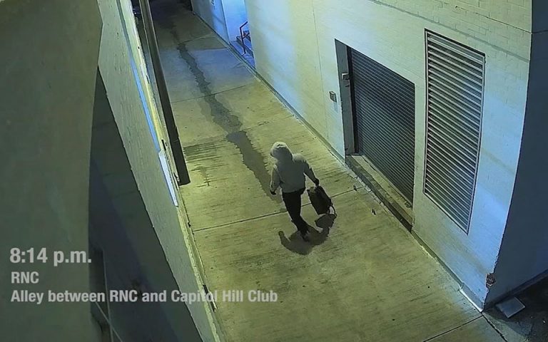 FBI: Βίντεο του υπόπτου που τοποθέτησε βόμβες πριν την εισβολή στο Καπιτώλιο