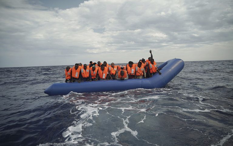 Πάνω από εκατό μετανάστες διασώθηκαν στα ανοικτά της Λιβύης από το Ocean Viking