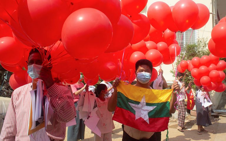 Μιανμάρ: 600 κρατούμενοι αφέθηκαν ελεύθεροι – Νέες κινητοποιήσεις (εικόνες)