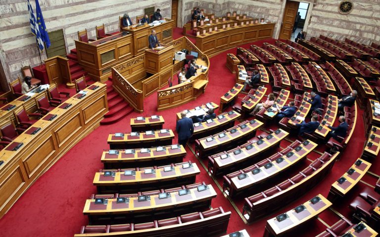Στη Βουλή το νομοσχέδιο με ρυθμίσεις για τις συνέπειες της πανδημίας